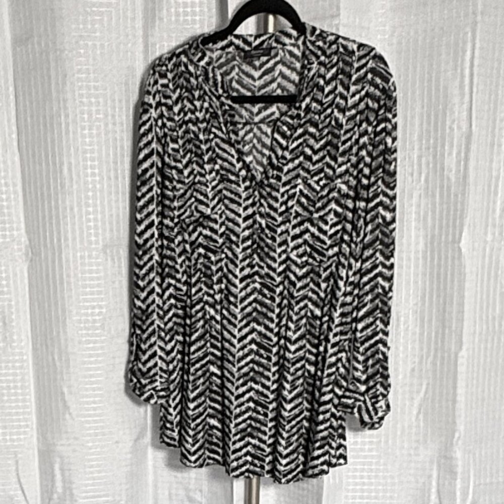 Gray Chevron Pintuck Blouse with Pockets – CoCoMo Woman, Size 2X